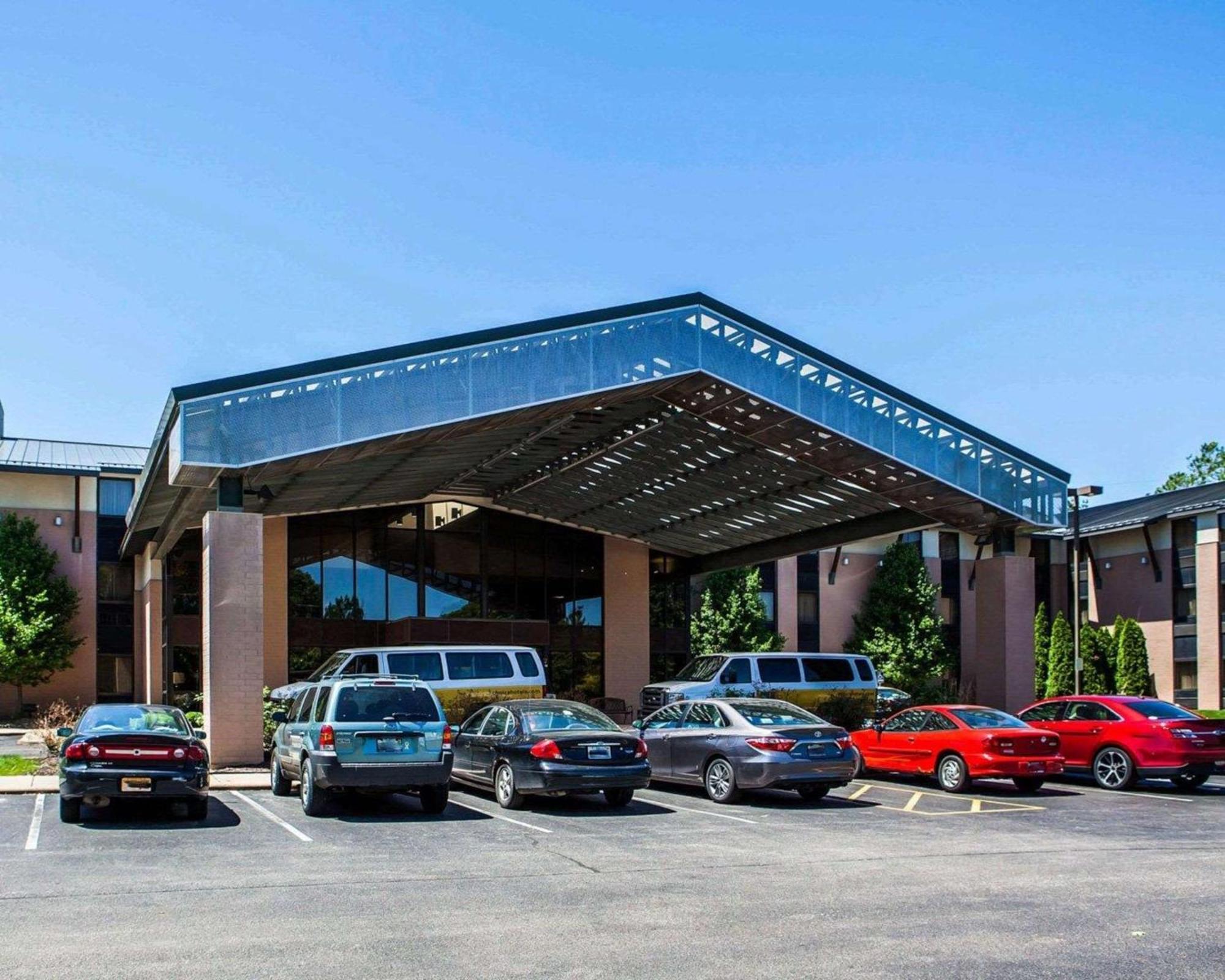 Quality Inn & Suites Peoria Exterior photo